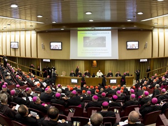 Sínodo: Papa quer ouvir a «voz» da Igreja sobre a família «falar claro» e «escutar com humildade»